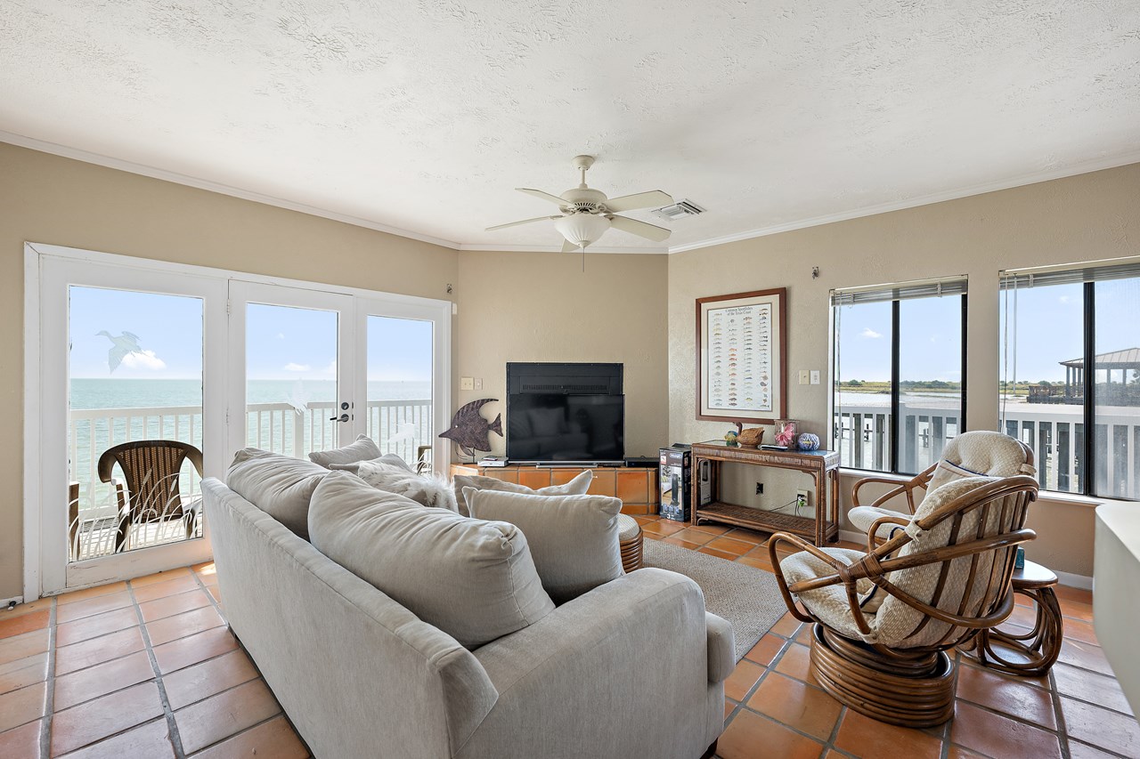 living area with an unobstructed view