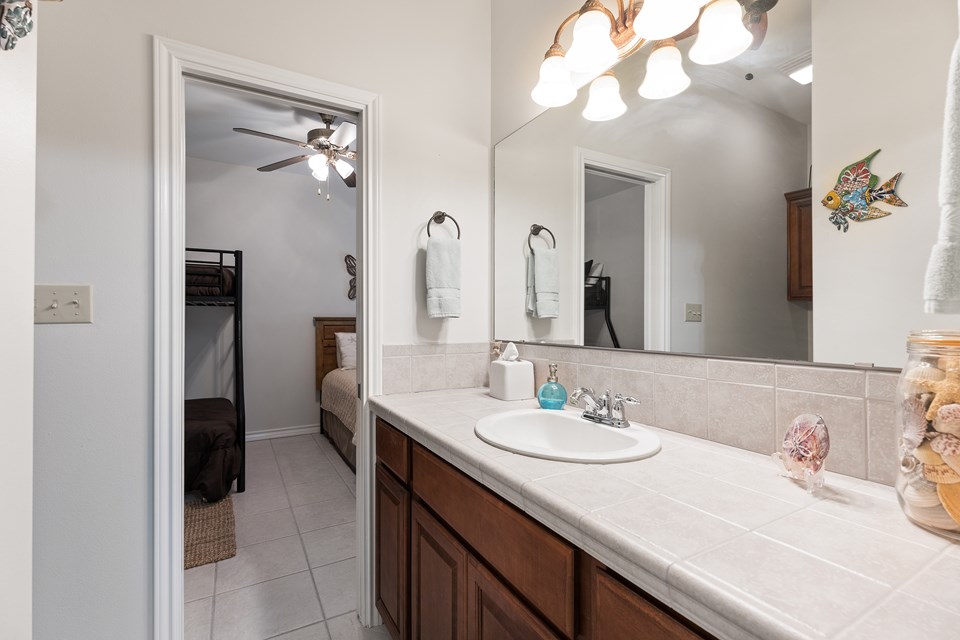 guest bath upstairs